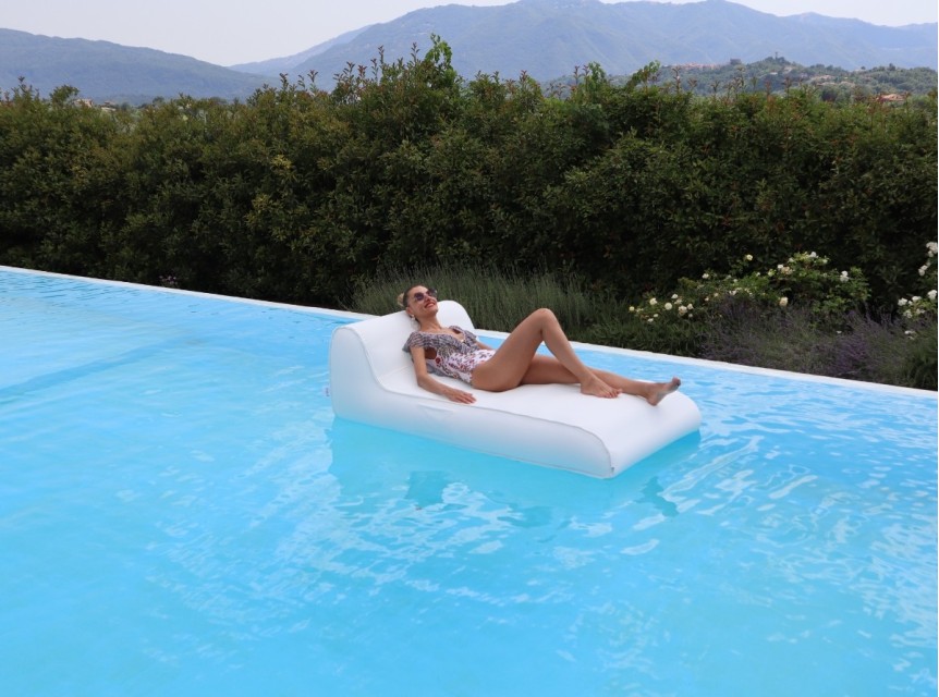 Lettino galleggiante gonfiabile di lusso