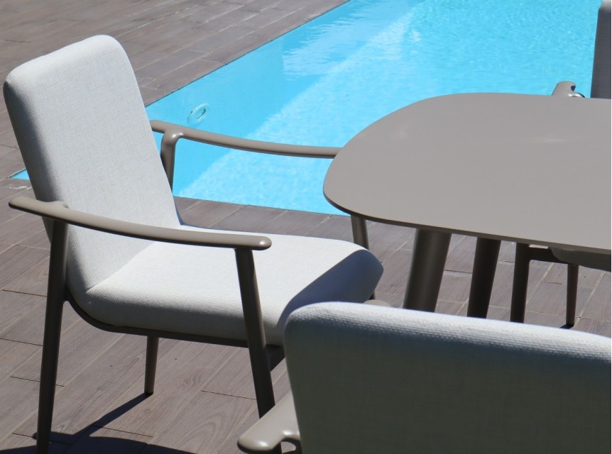 Set tavolo e sei poltrone per esterno