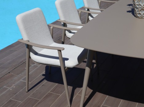 Tavolo moderno per esterno otto posti