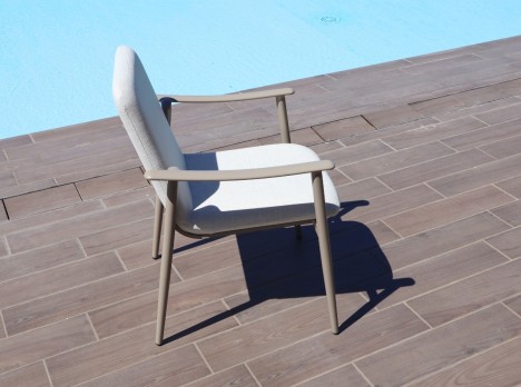 Poltrona imbottita da esterno impilabile