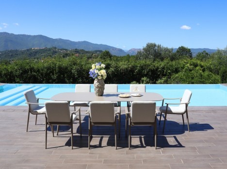 Tavolo per esterno otto posti di design