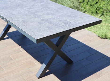 Struttura in alluminio e ripiano in vetro sinterizzato