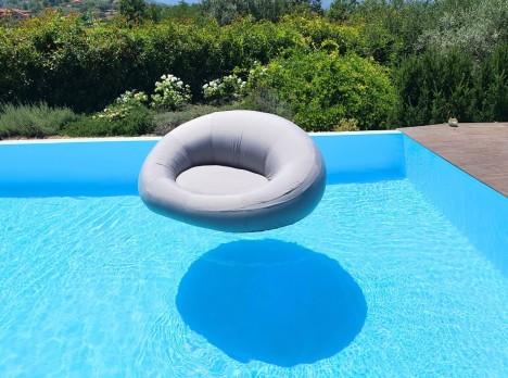 Adatto anche all’utilizzo su prato, terrazza o bordo piscina.