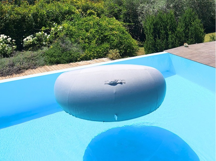 Rivestimento tessile che migliora il comfort rispetto ai gonfiabili tradizionali.