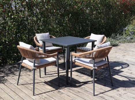 Tavolo da giardino quattro posti