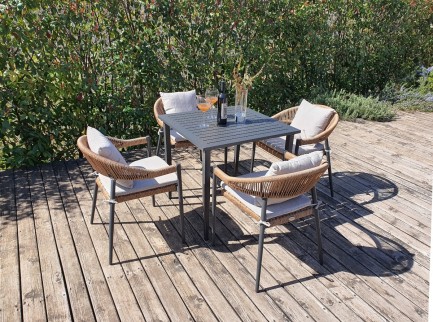 Tavolo quattro posti per esterno con poltrone