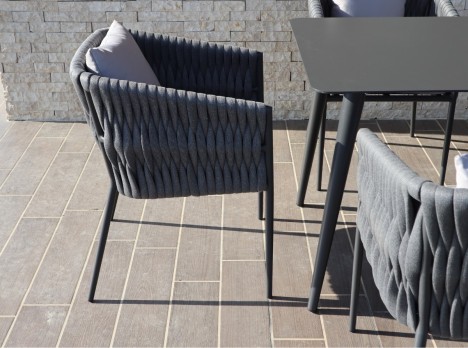 Tavolo da esterno 80x80 con poltrone