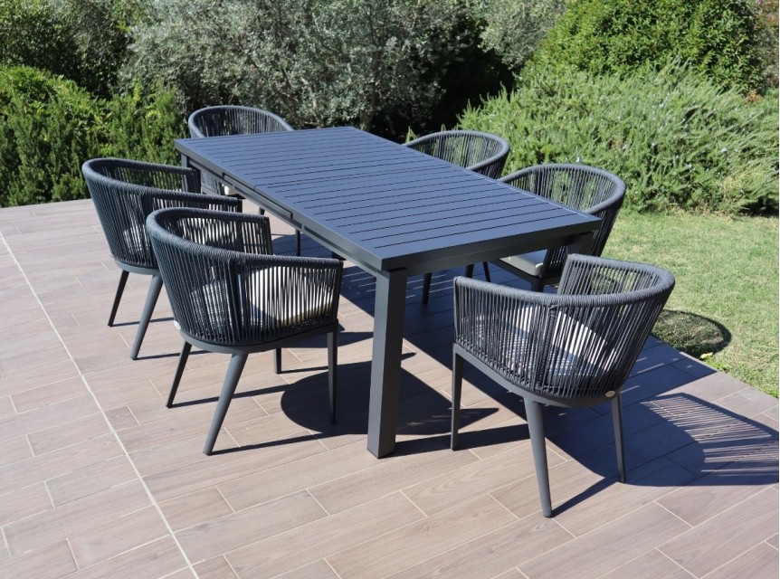 Tavolo da giardino estensibile con sistema automatico