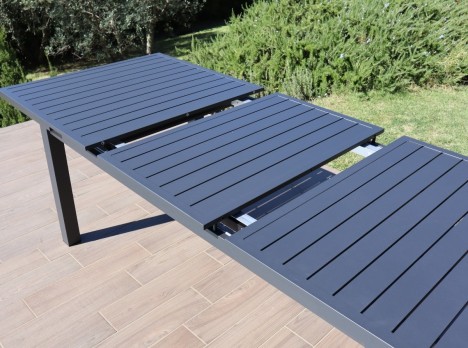 Tavolo estensibile di design per esterno