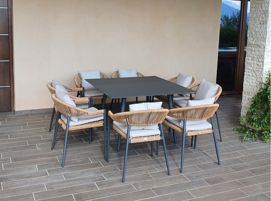 Tavolo in alluminio con ripiano in alluminio pieno