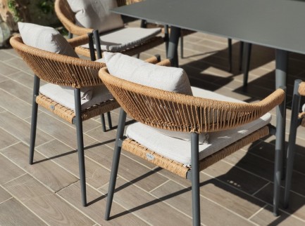 Tavolo di design per esterno da otto posti 2