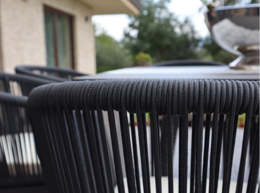 Dettagli artigianali per pranzi all'aria aperta