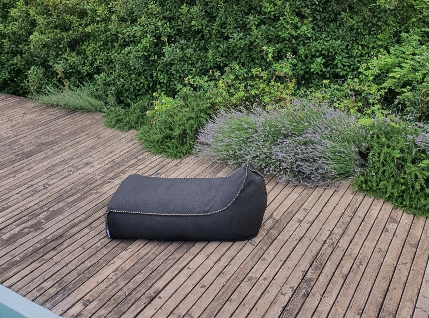 Dandy: il lettino in tessuto che trasforma il relax all’aperto