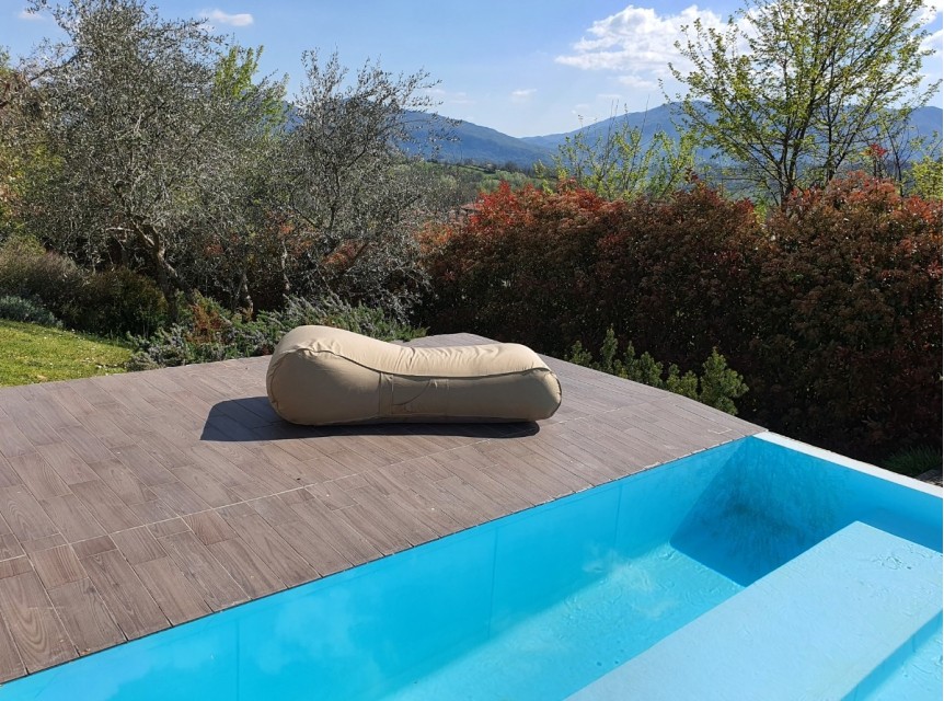 Lettino da giardino in tessuto per momenti di benessere