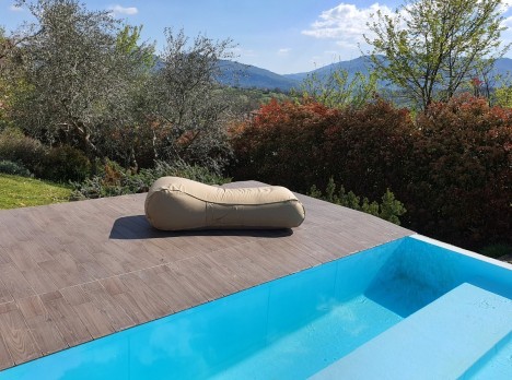 Lettino da giardino in tessuto per momenti di benessere