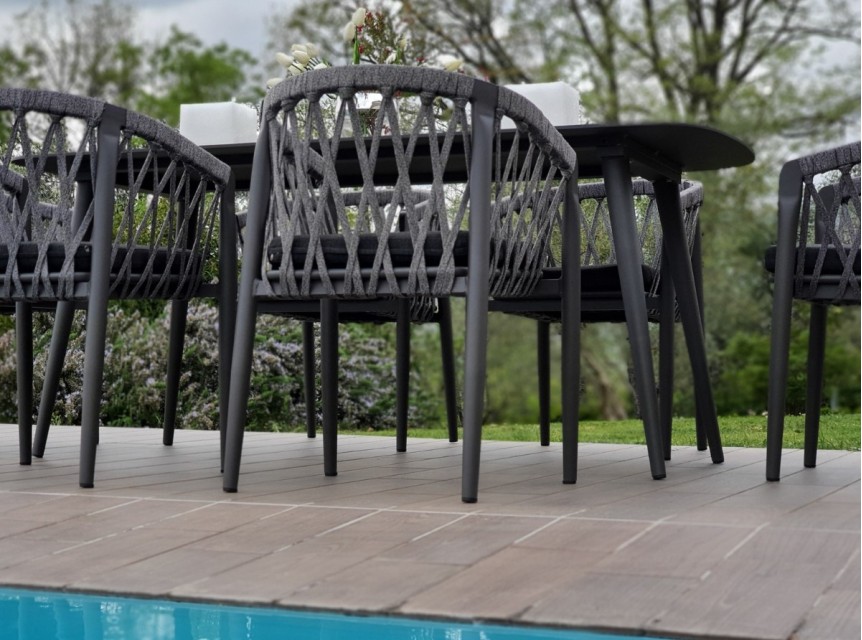 Tavolo moderno da esterno con poltroncine