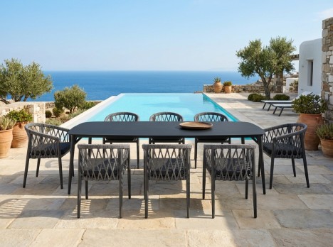 Tavolo di design per esterno otto posti