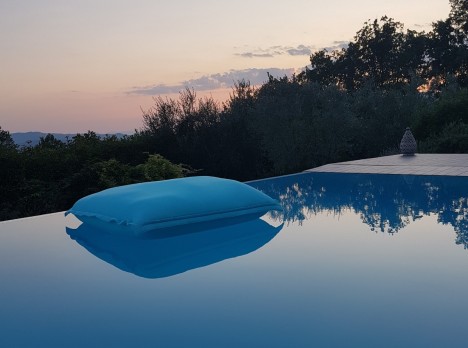 Cuscino galleggiante in tessuto celeste