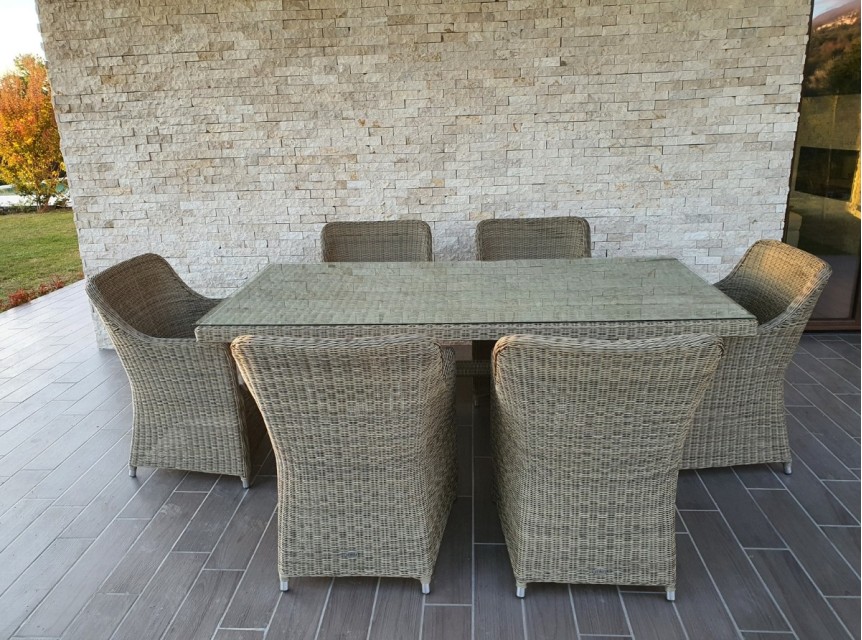Tavolo da giardino di design in fibra tonda