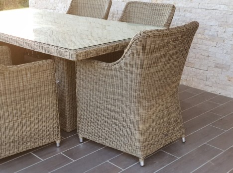 Tavolo da giardino in stile classico con poltrone