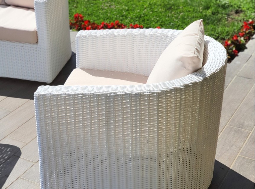 Salotto in fibra sintetica per giardino