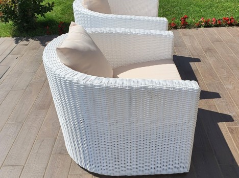 Divano e poltrone per esterno con tavolino basso