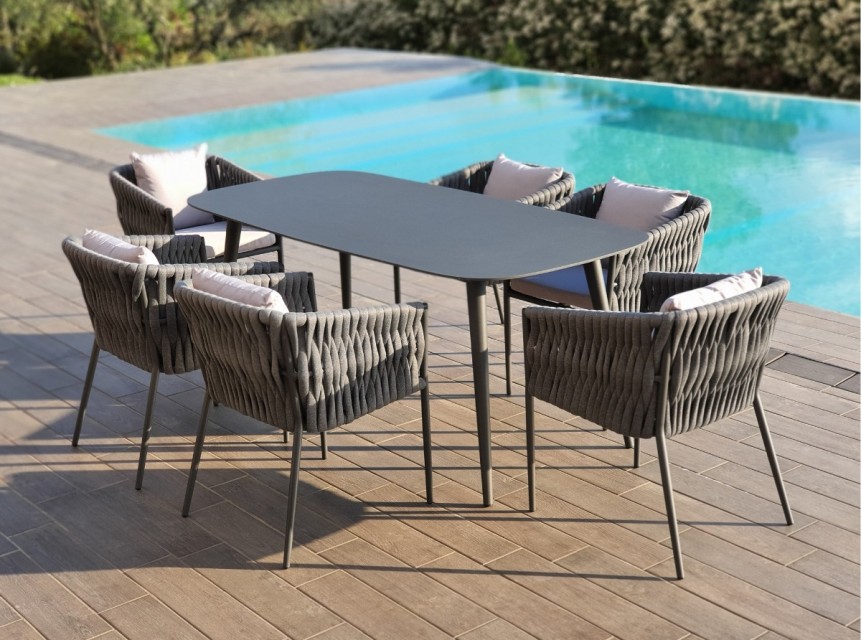 Struttura solida e materiali selezionati per un utilizzo outdoor duraturo.