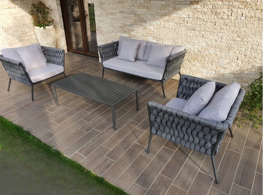 Elegante salotto da esterno moderno