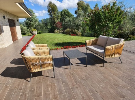 Salotto di design per rilassarsi all'aperto