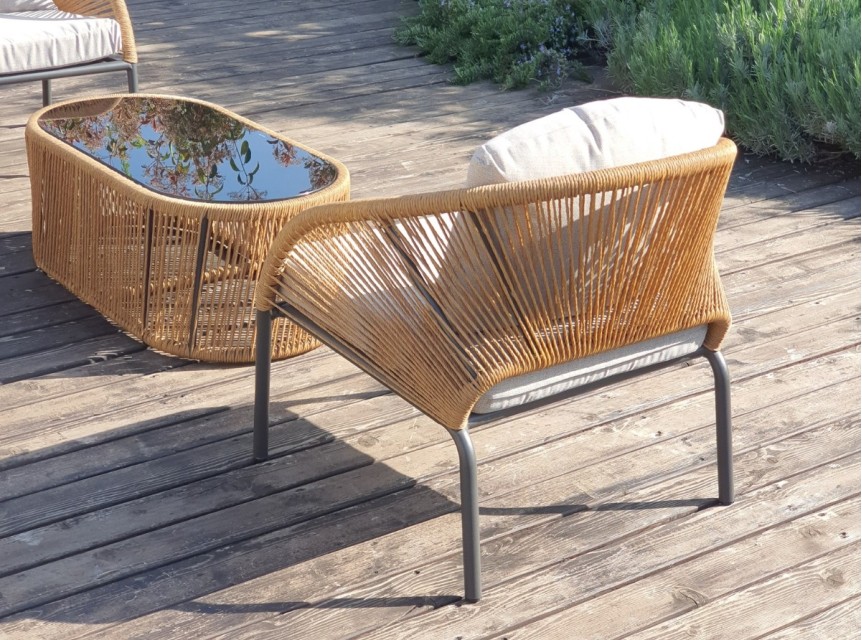 Divanetto per esterno compatto dal design elegante