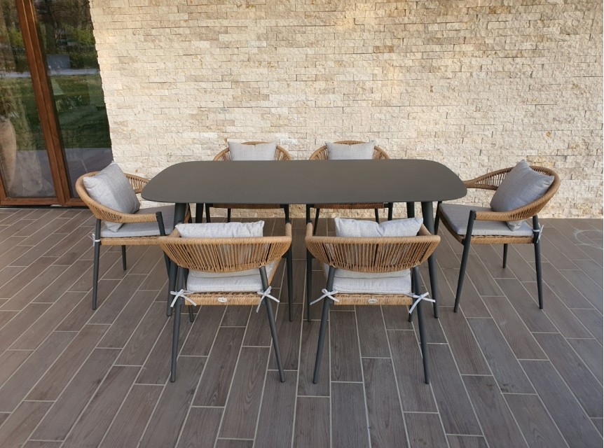 Set tavolo e poltrone da pranzo per esterno Calipso