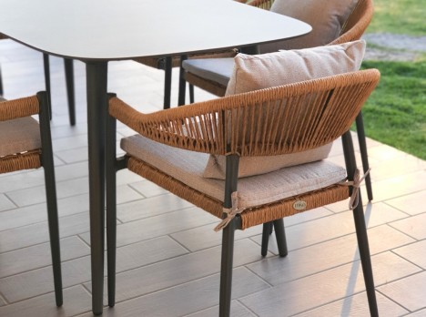 Tavolo da giardino o terrazzo di design