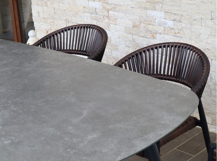 Poltroncina da esterno impilabile per strutture ricettive