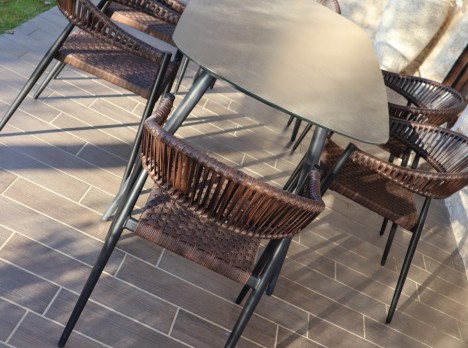 Poltroncina per giardino alluminio e fibra sintetica intrecciata