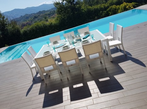 Tavolo da giardino grandi dimensioni con sedie