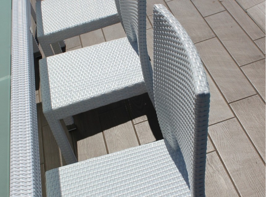 Tavolo gigante per esterno con sedie