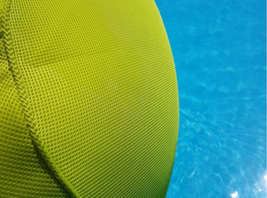 Lettino galleggiante in tessuto giallo