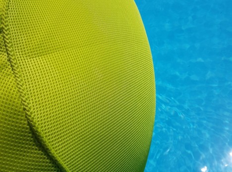 Lettino galleggiante in tessuto giallo