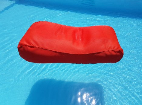 Lettino galleggiante di design in tessuto morbidissimo