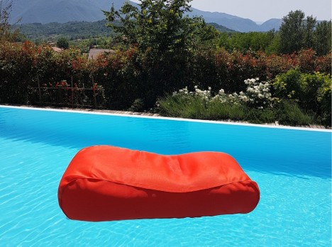 Lettino galleggiante in tessuto morbidissimo da piscina