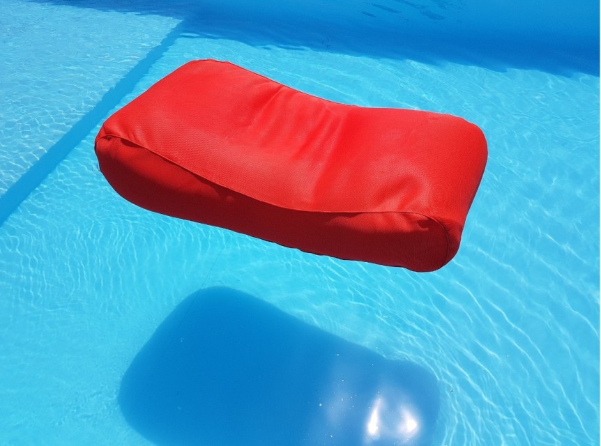 Lettino confortevole per galleggiare in piscina