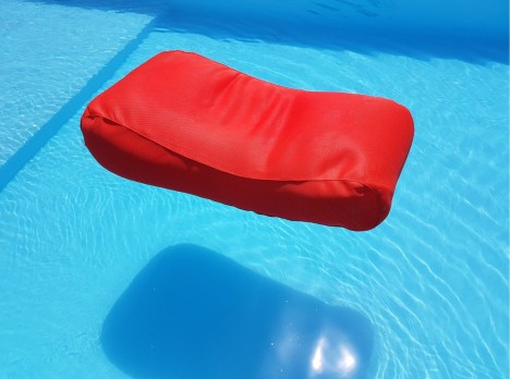 Lettino confortevole per galleggiare in piscina