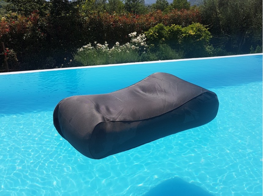 Lettino galleggiante in tessuto morbido grigio