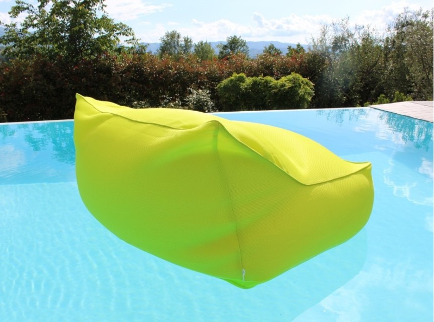 Poltrona galleggiante comoda dentro e fuori dall'acqua