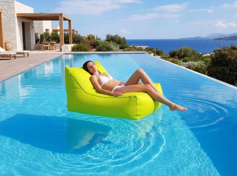 Poltrona galleggiante per il tuo relax in piscina