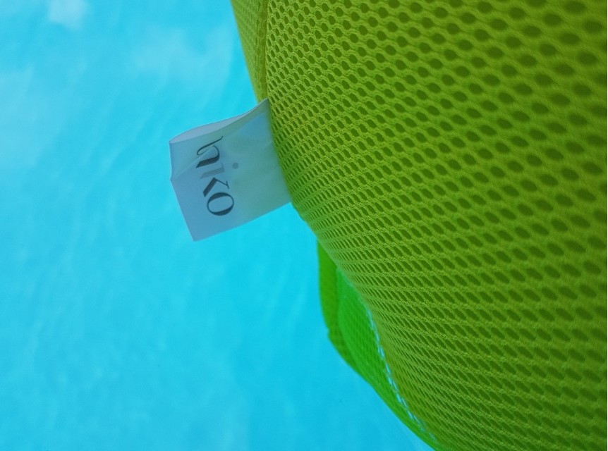 Poltrona galleggiante in tessuto imbottita