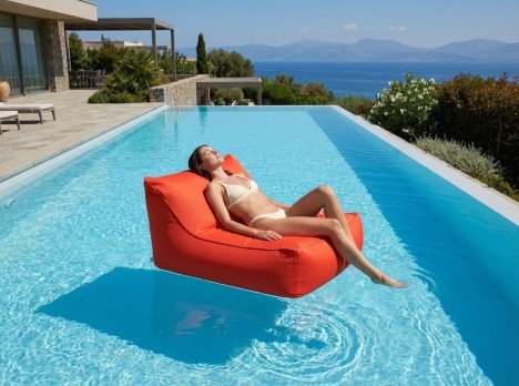 Poltrona galleggiante in tessuto con seduta ergonomica