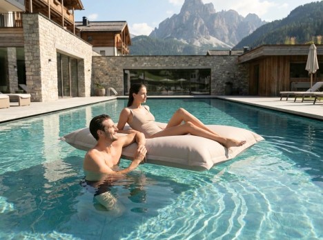 Cuscino gigante galleggiante per piscina in tessuto tortora