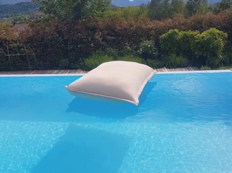 Cuscino gigante galleggiante per piscina in tessuto morbido