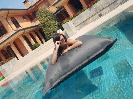 Pomodone galleggiante per piscina colore grigio